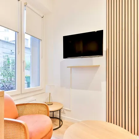 Cozy In The Heart Of The 9th Arrondissement Paris